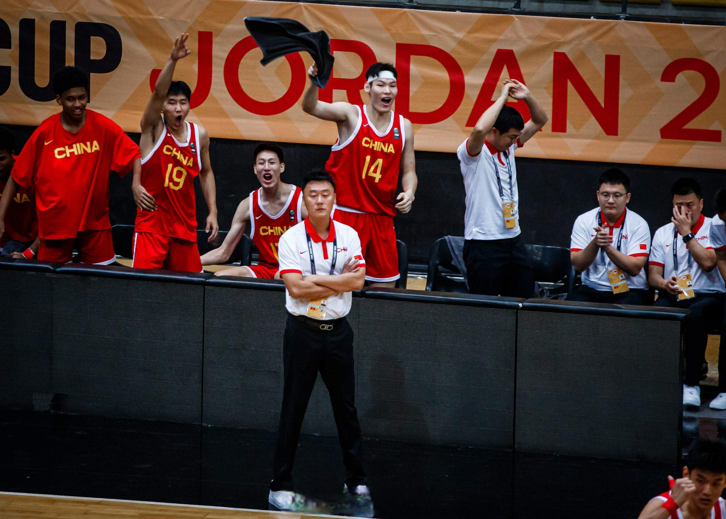 开云体育官网-关于金州勇士发布备战花絮，国际比赛日绝杀压哨，NBA常规赛任务艰巨，球队文化再被提及的信息